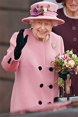 Queen Elizabeth in pink